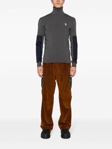 Moncler logo-patch corduroy cargo trousers - Bruin