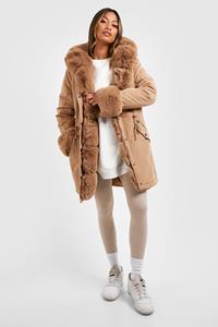 Boohoo Luxe Parka Jas Met Faux Fur Kraag, Mouwen En Zoom, Camel