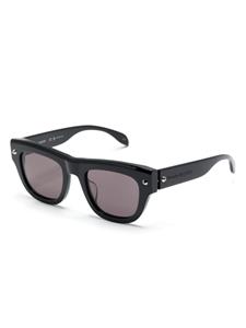 Alexander McQueen Eyewear Zonnebril met D-montuur en spikes - Zwart
