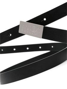 MM6 Maison Margiela logo-engraved leather belt - Zwart