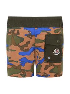 Moncler Enfant camouflage-print panelled shorts - Groen