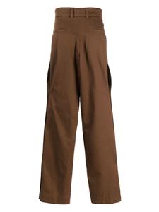 AMIRI pleat-detailing cotton straight trousers - Bruin
