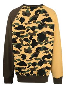 A BATHING APE Katoenen sweater met camouflageprint - Geel