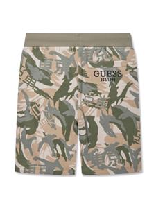 Guess kids camouflage-print cotton shorts - Groen