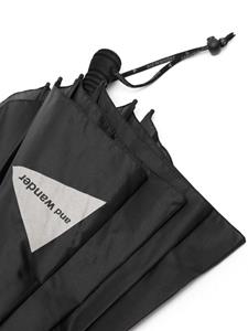 And Wander x EuroSCHIRM logo-print umbrella - Zwart