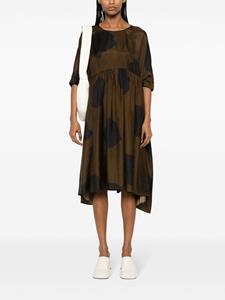 Uma Wang abstract-print midi dress - Bruin