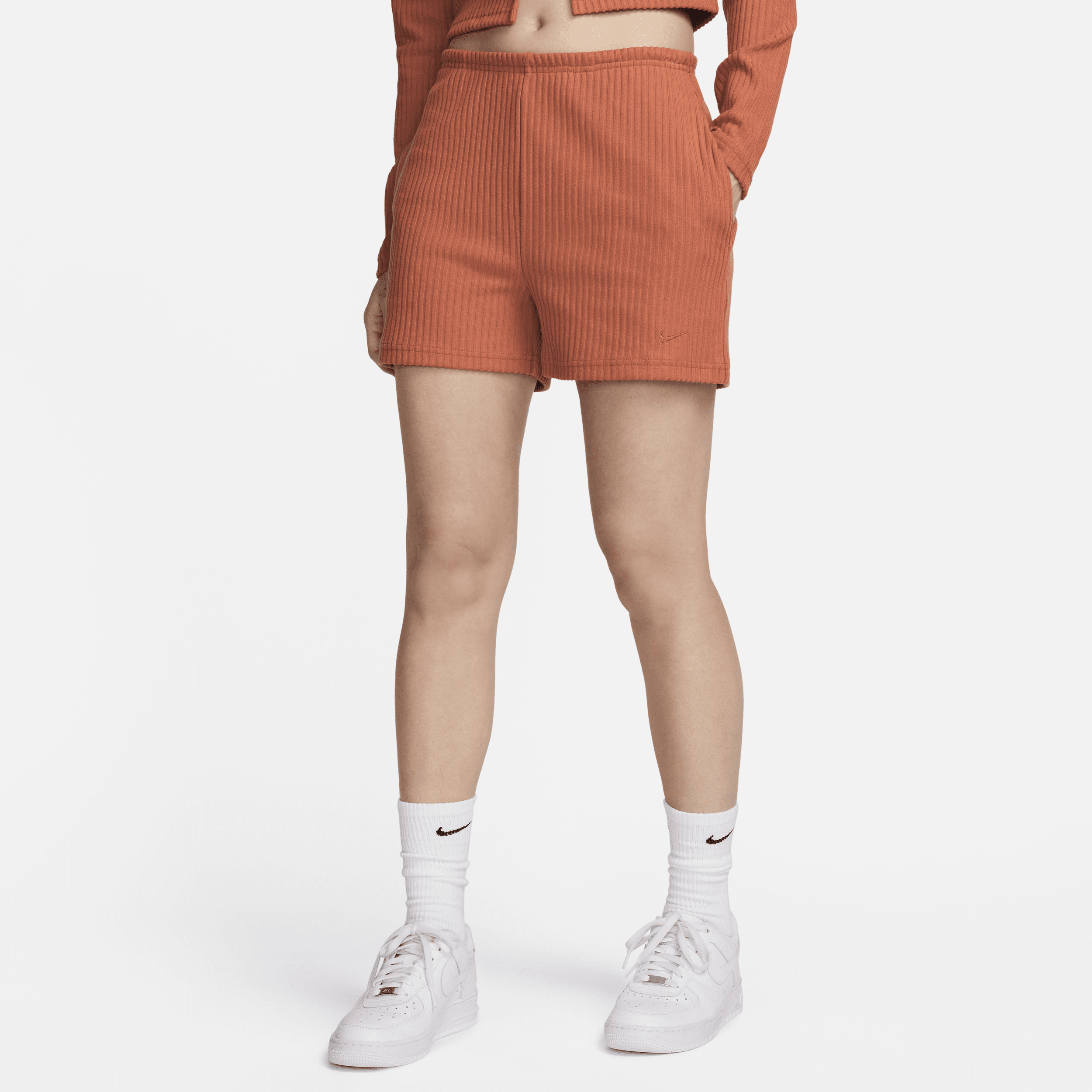 Nike Sportswear Chill Knit geribbelde damesshorts met hoge taille (8 cm) - Oranje