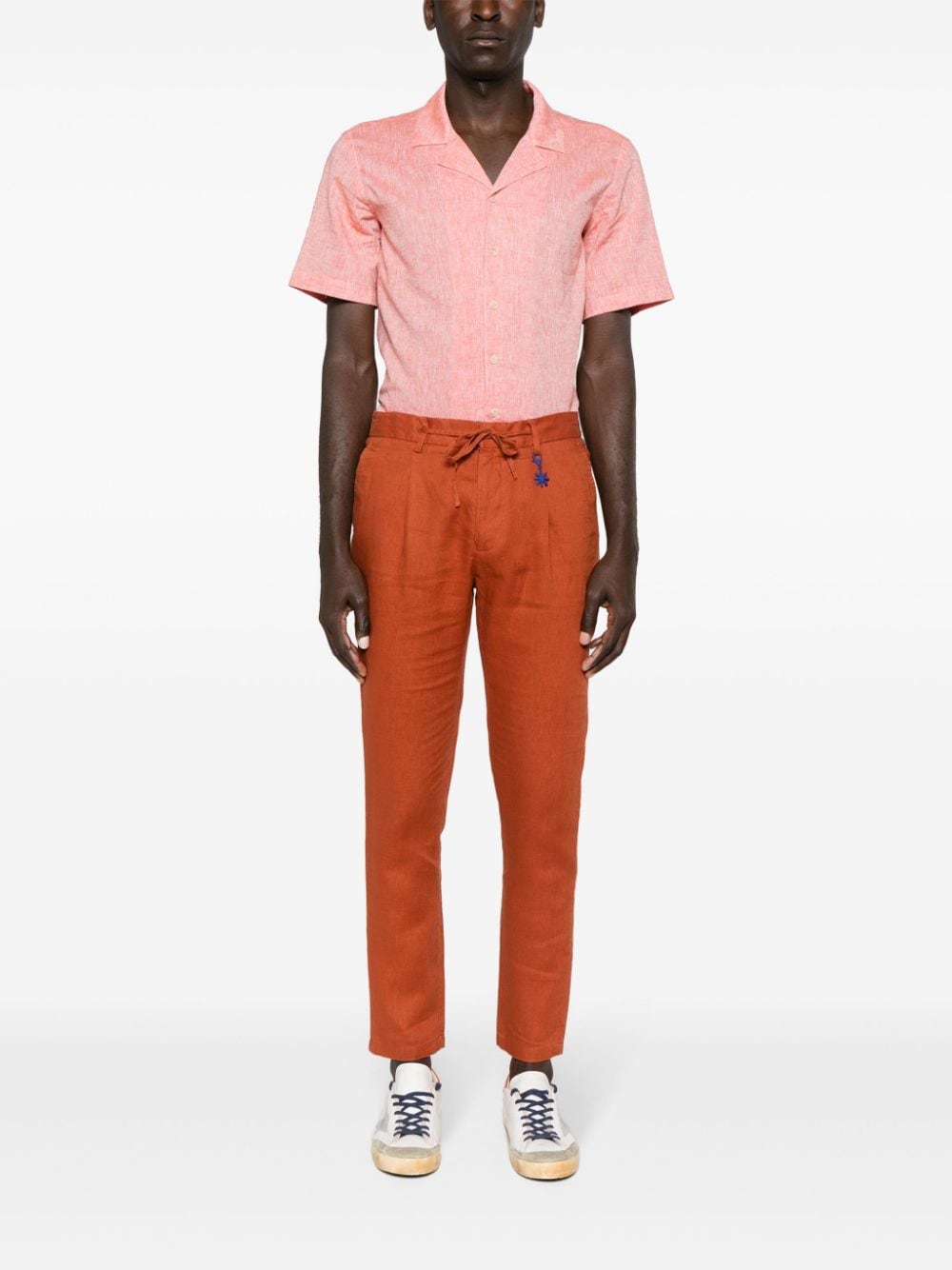 Manuel Ritz pleat-detail tapered trousers - Oranje