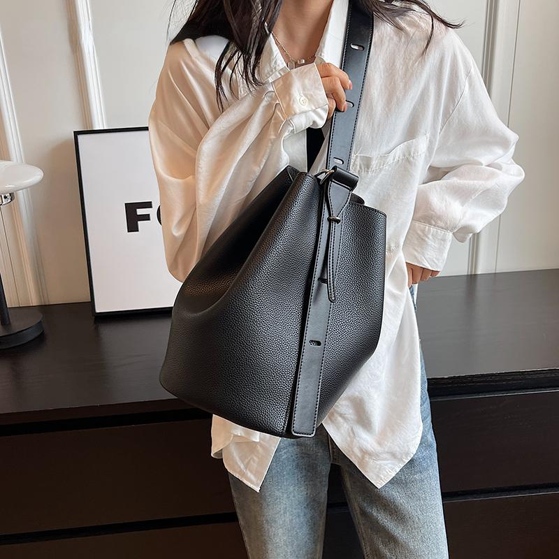 RUWB BAGS Retro Small Solid Color Leather Shoulder Bags for Women 2024 Designer Korean Fashion Female Handbags Underarm Bag