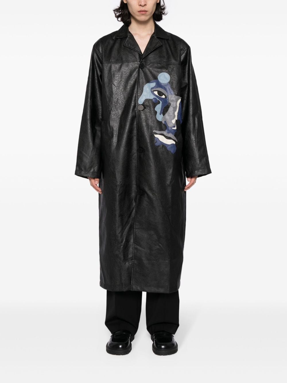 KidSuper Face appliqué faux-leather topcoat - Zwart