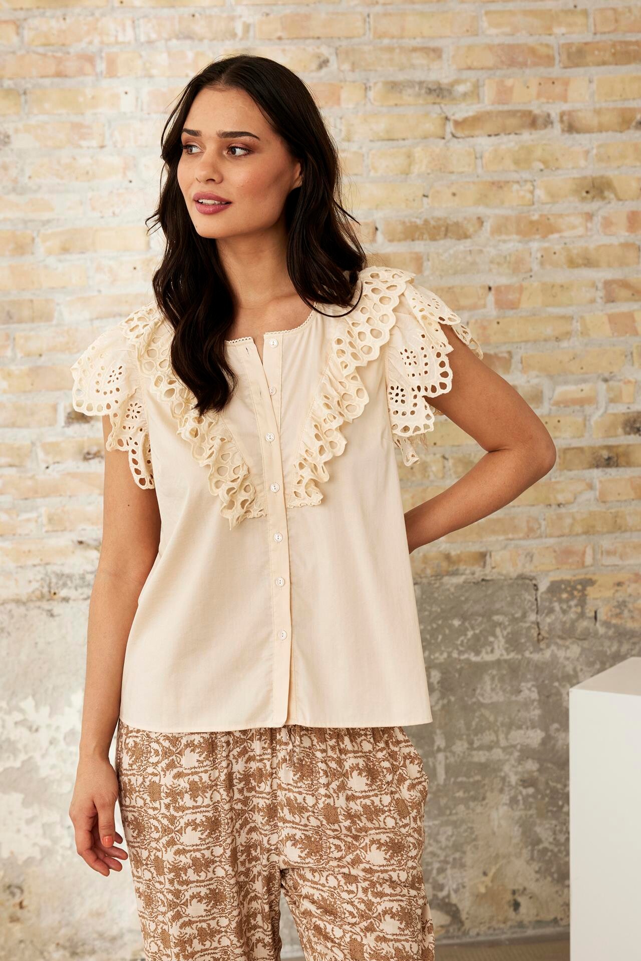 IN FRONT VIKKY SHIRT 16157 005 (Cream 005)