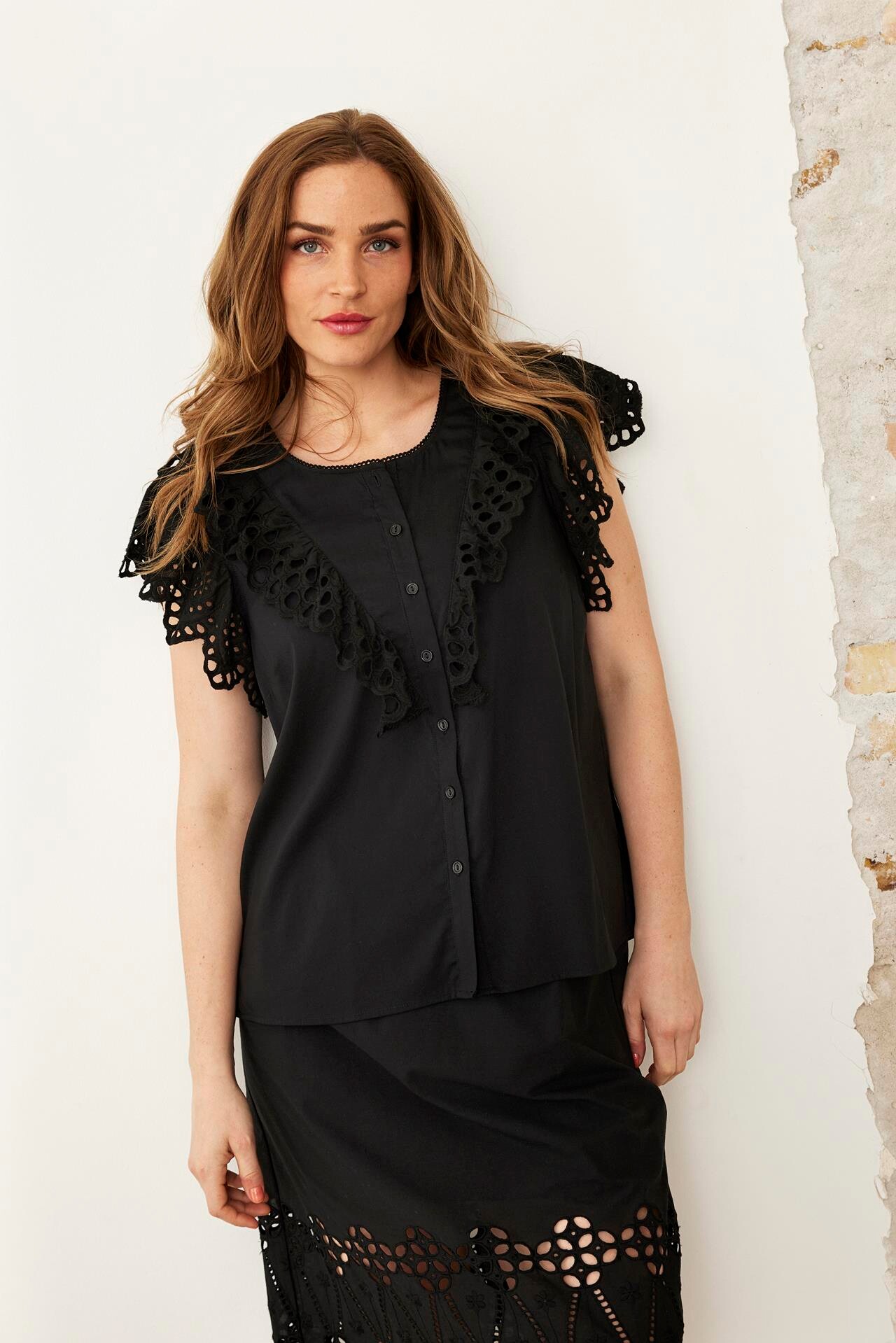 IN FRONT VIKKY SHIRT 16157 999 (Black 999)