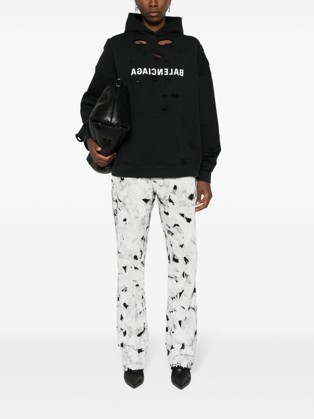 Balenciaga ripped logo-print hoodie - Zwart