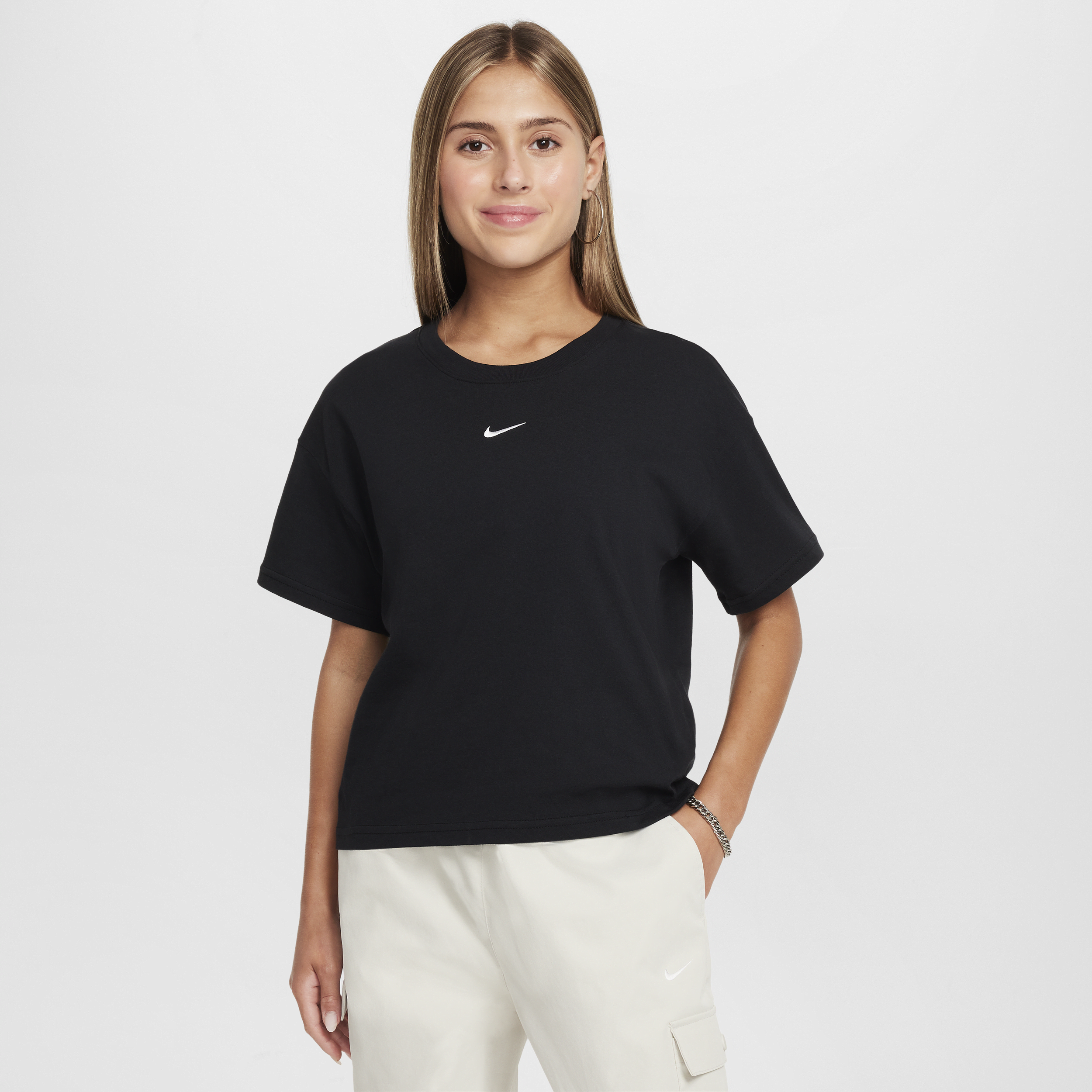 Nike Sportswear Essential T-shirt voor meisjes - Zwart