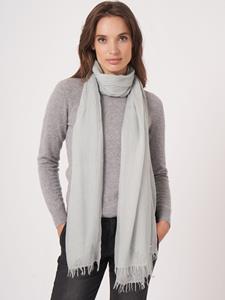 REPEAT cashmere Lichte sjaal in gekreukte look