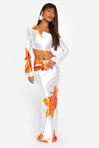 Boohoo Satijnen Stretch Set Met Lange Mouwen En Maxi Rok Met Print, White