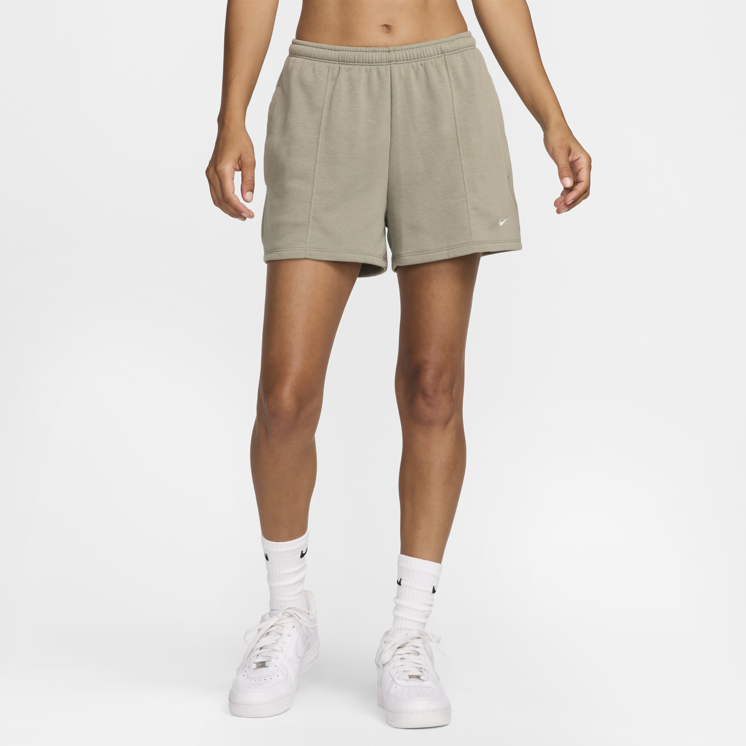 Nike Sportswear Chill Terry shorts van sweatstof met halfhoge taille voor dames (10 cm) - Groen