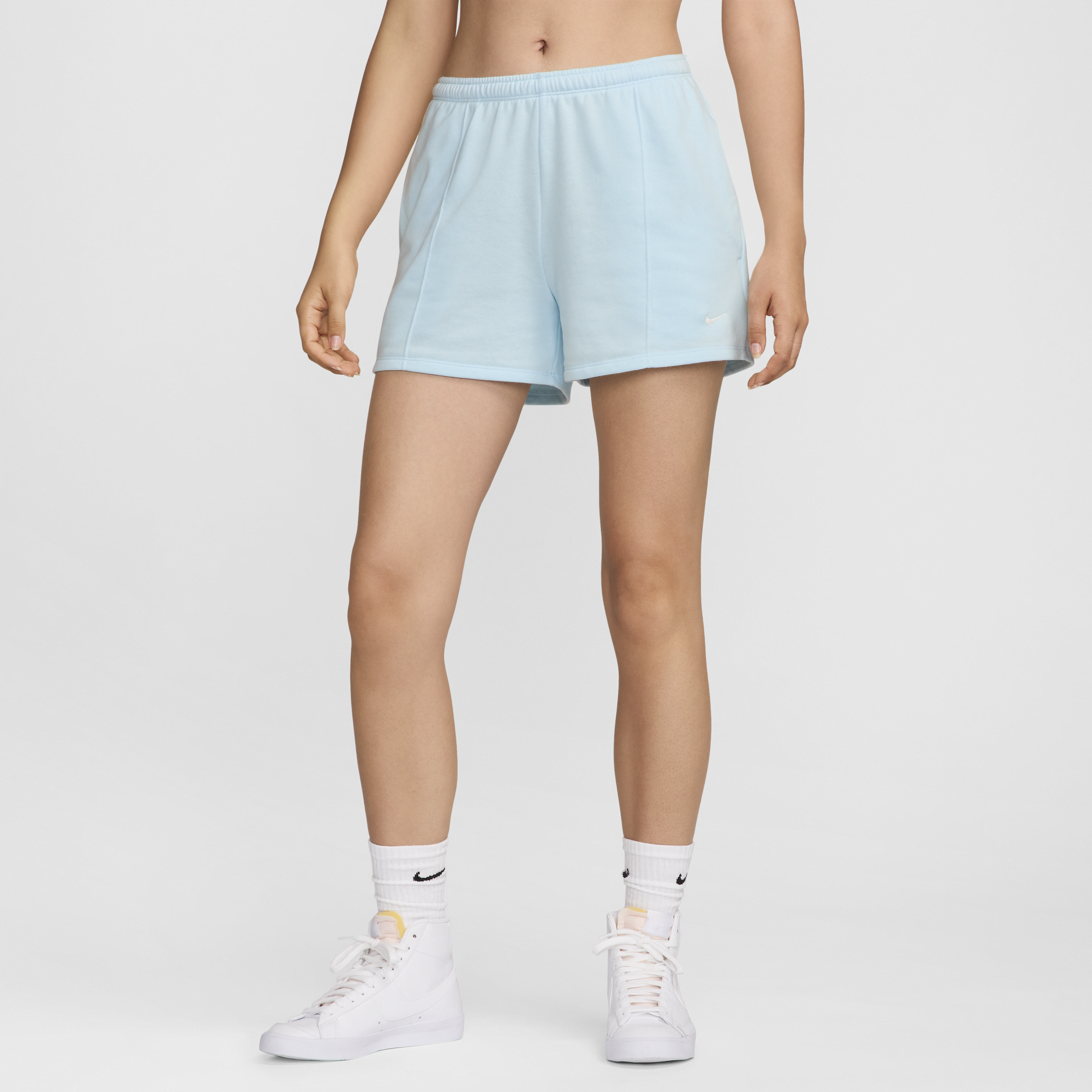 Nike Sportswear Chill Terry shorts van sweatstof met halfhoge taille voor dames (10 cm) - Blauw