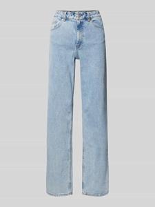 YAS Straight leg jeans in 5-pocketmodel, model 'ALENA'