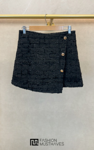 The Musthaves Bouclé Button Short Zwart