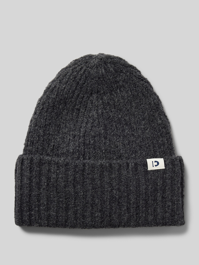 Tom Tailor Denim Ribgebreide beanie met logopatch op de omslag