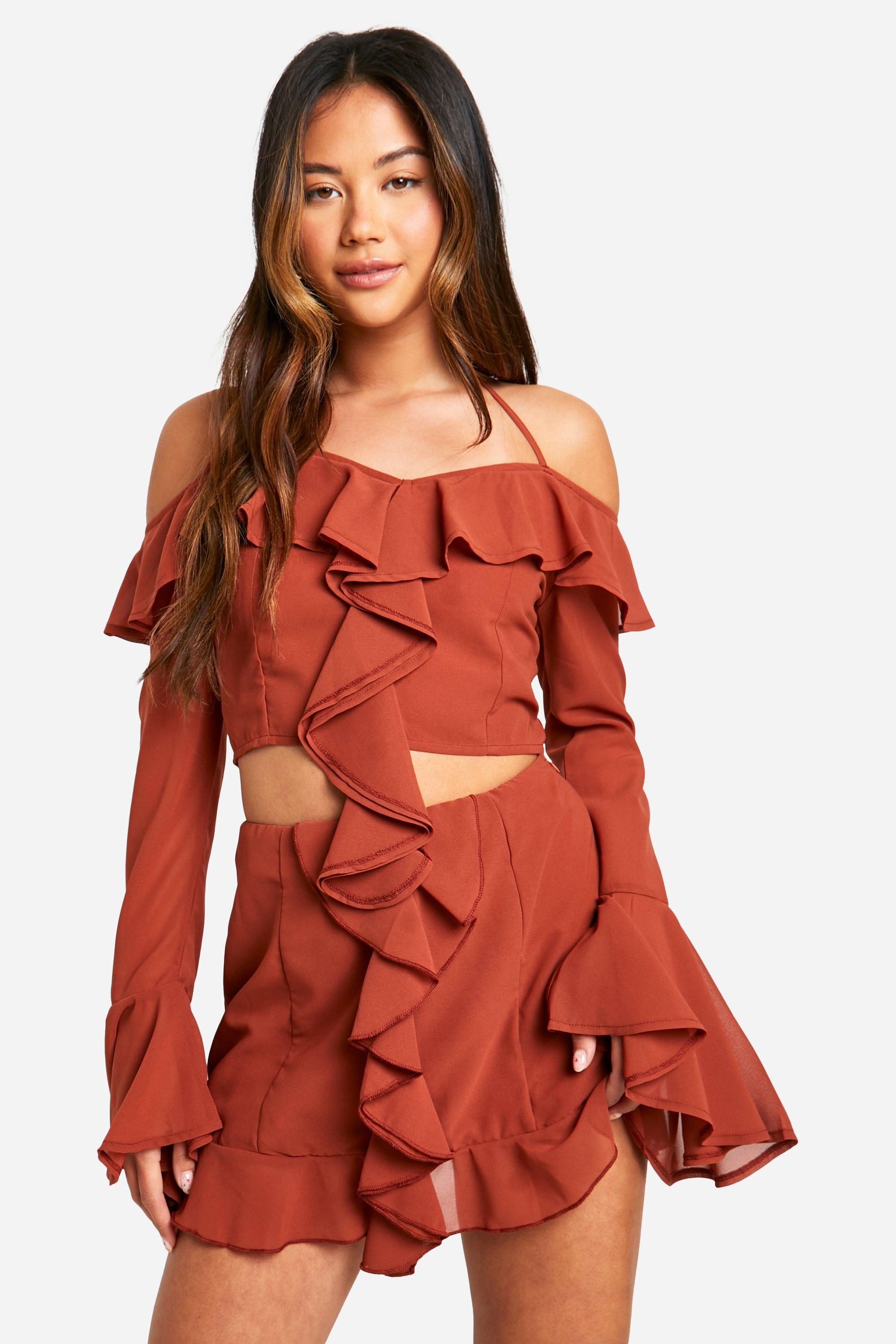 Boohoo Chiffon Crop Top Met Ruches En Uitgesneden Hals, Rust