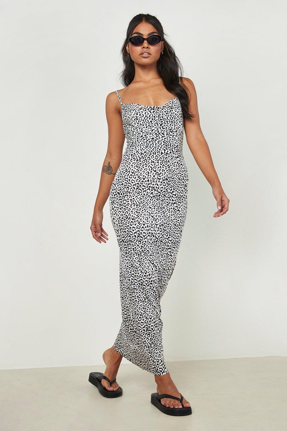 Boohoo Luipaardprint Maxi Jurk Met Waterval Hals, Brown