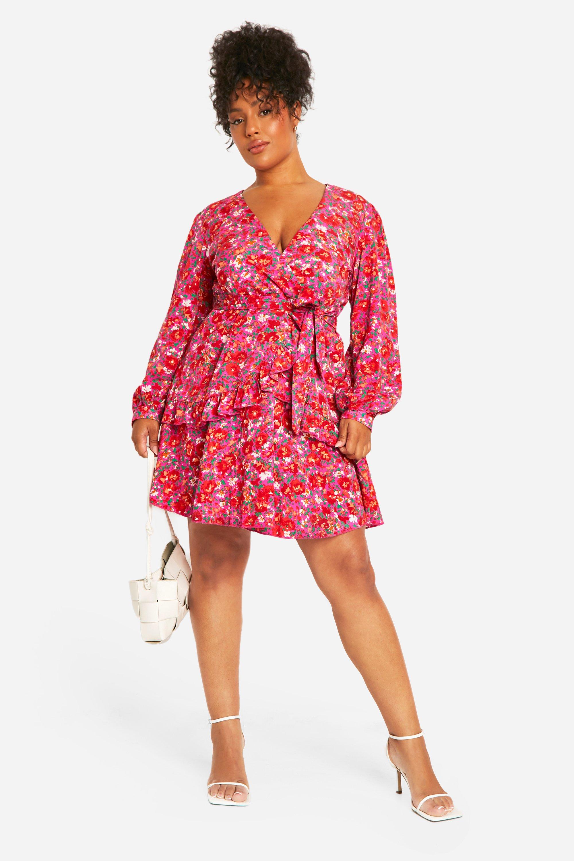 Boohoo Plus Bloemenprint Wikkel Skater Jurk Met Ruches, Pink