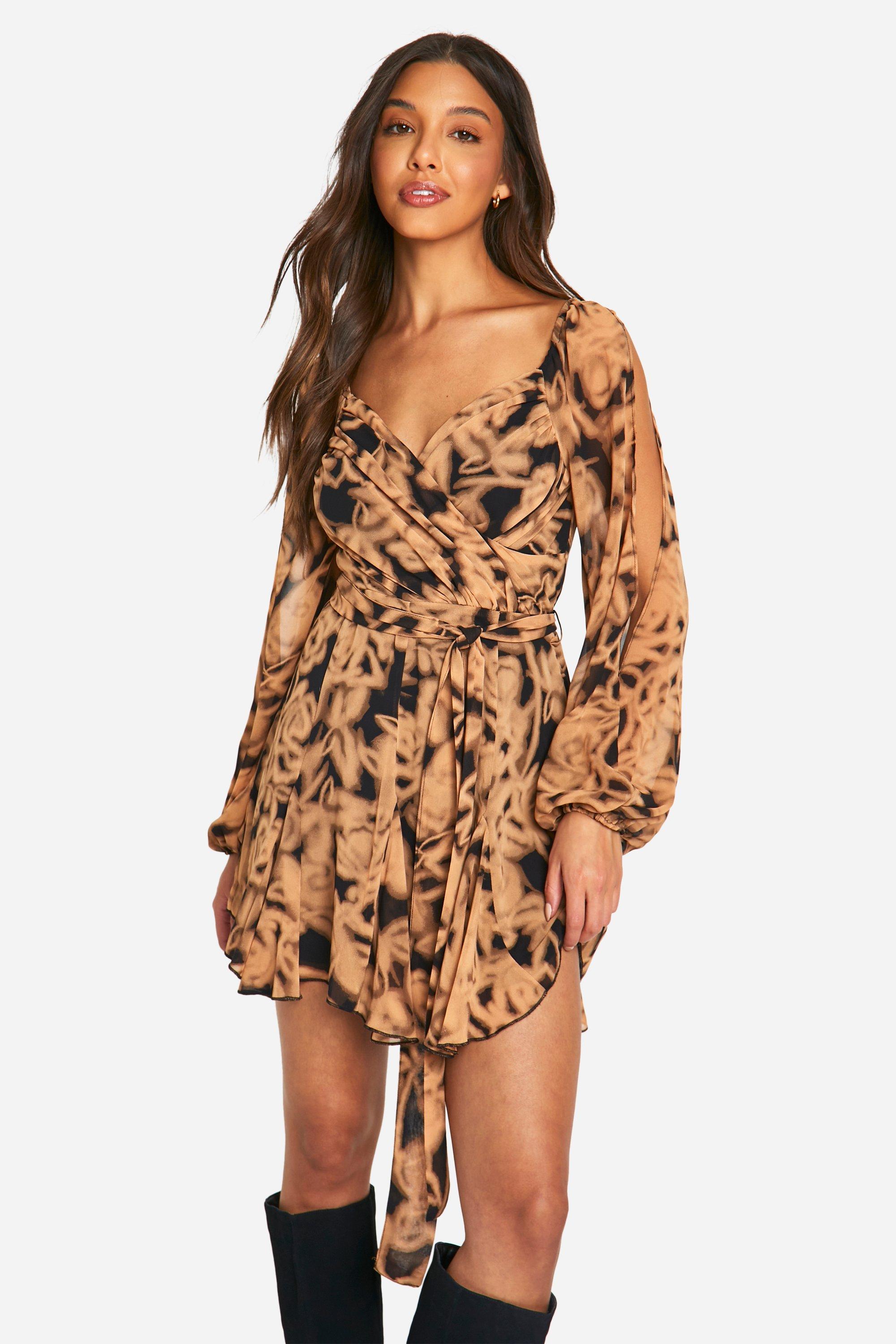 Boohoo Chiffon Bloemen Wikkel Skater Jurk Met Kanten Rug En Pofmouwen, Black