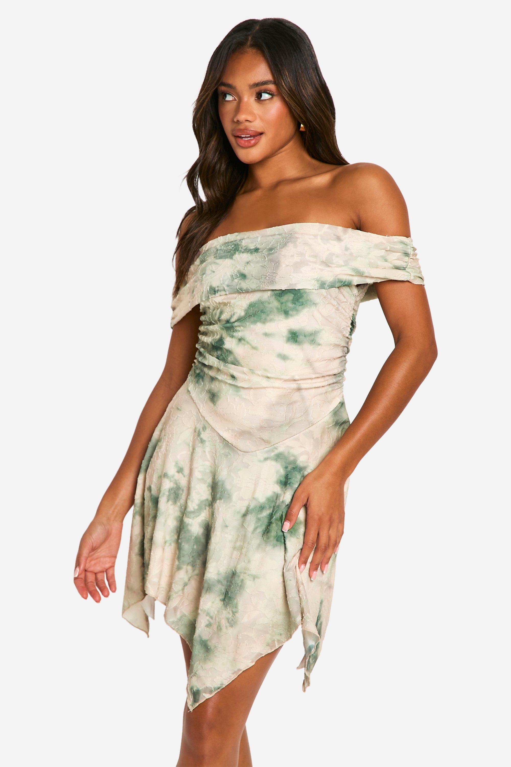 Boohoo Jacquard Bloemenprint Jurk Met Uitgesneden Hals En Zakdoekzoom, Cream