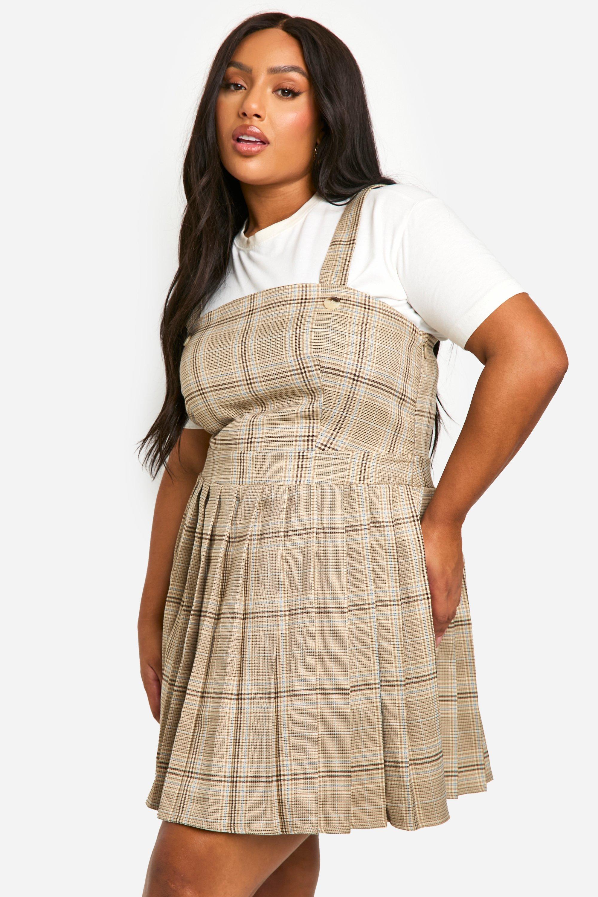 Boohoo Plus Geruite Geplooide Pinafore Jurk, Stone