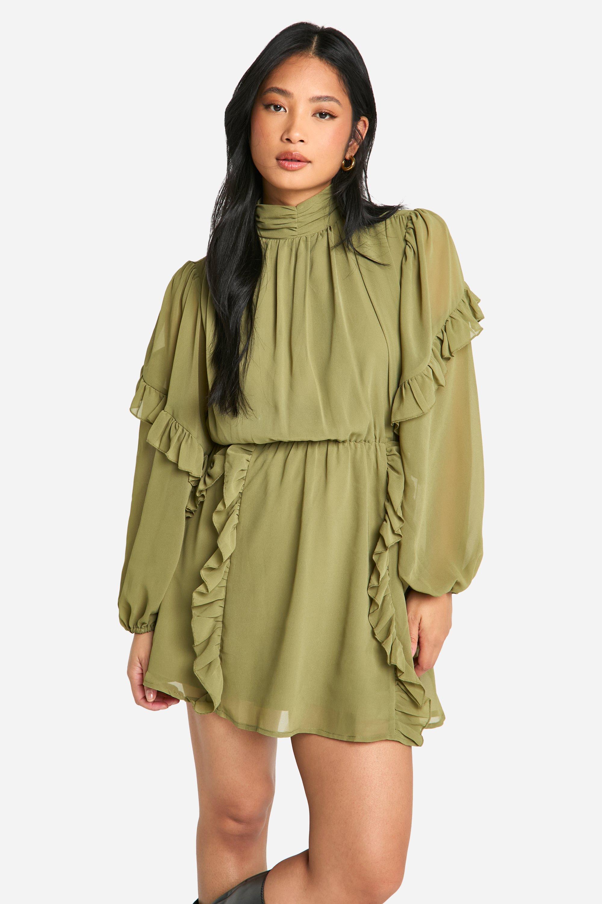 Boohoo Petite Chiffon Skater Jurk Met Hoge Hals En Ruches, Olive