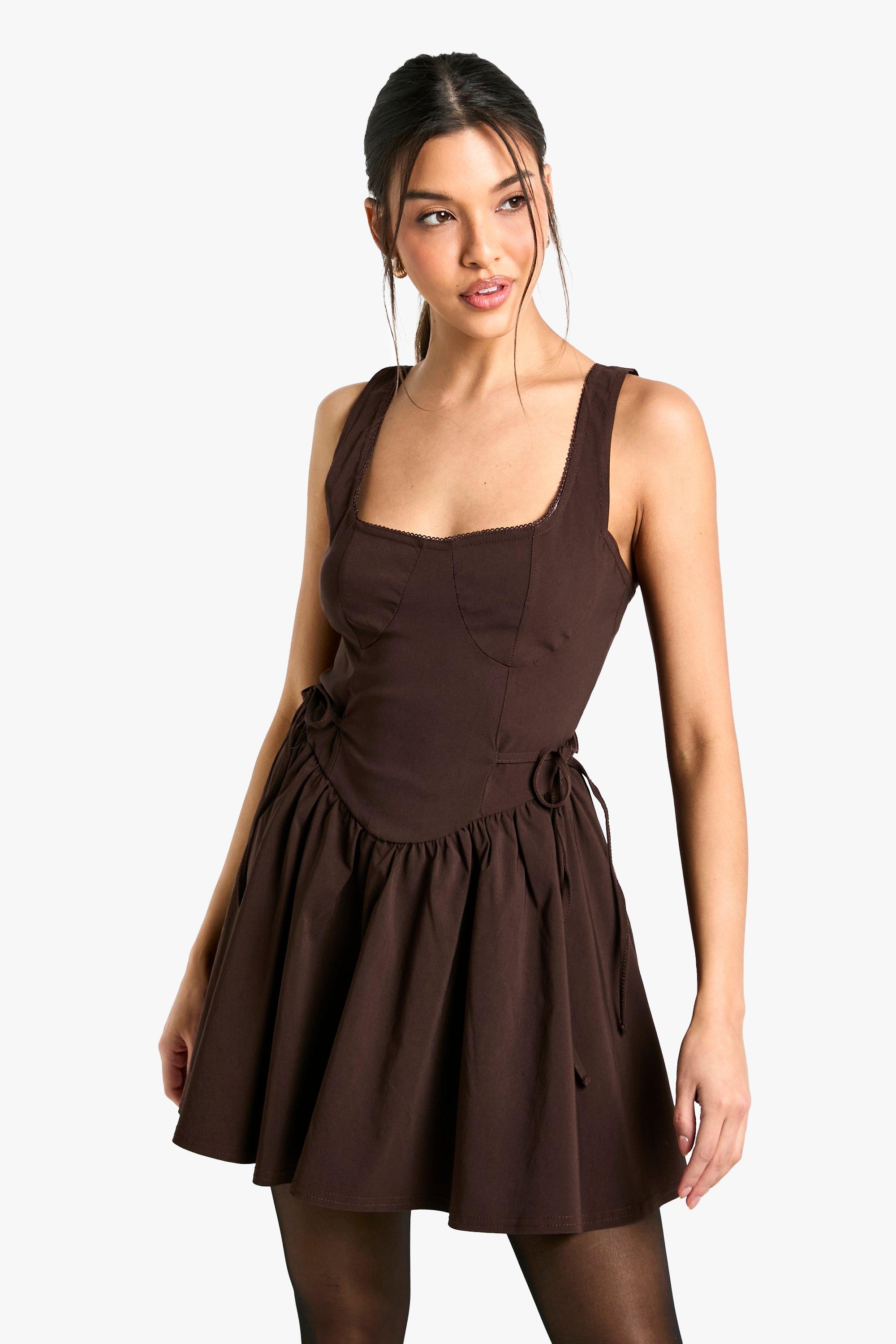 Boohoo Mini Skater Jurk Met Ceintuur, Chocolate