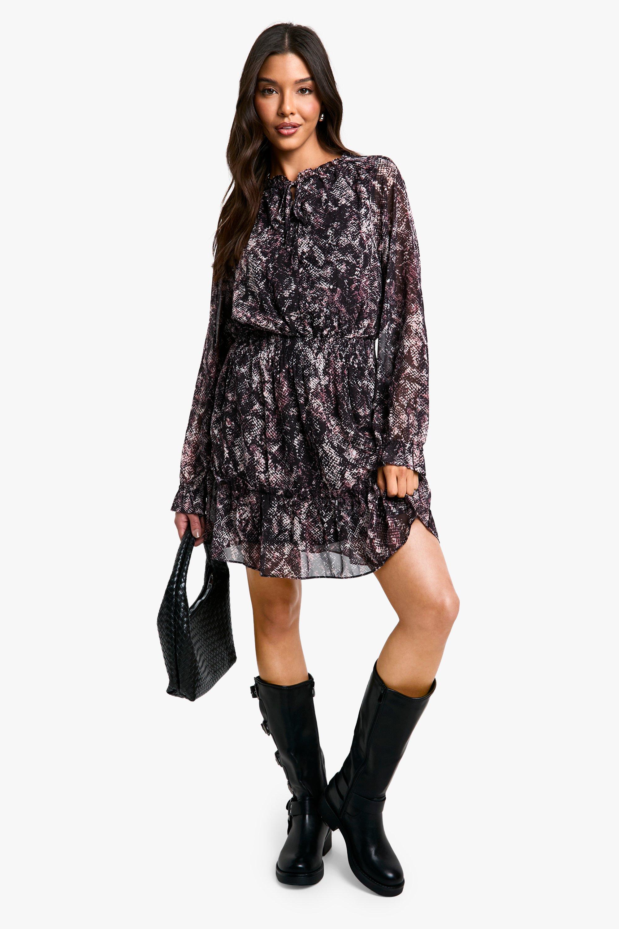 Boohoo Chiffon Slangenprint Skater Jurk Met Lange Mouwen, Snake