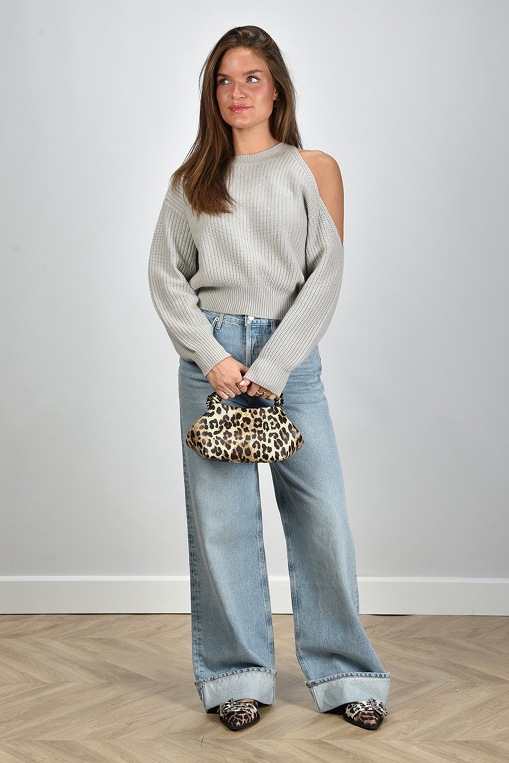 Lisa Yang sweater Leora gebreide one-shoulder trui grijs