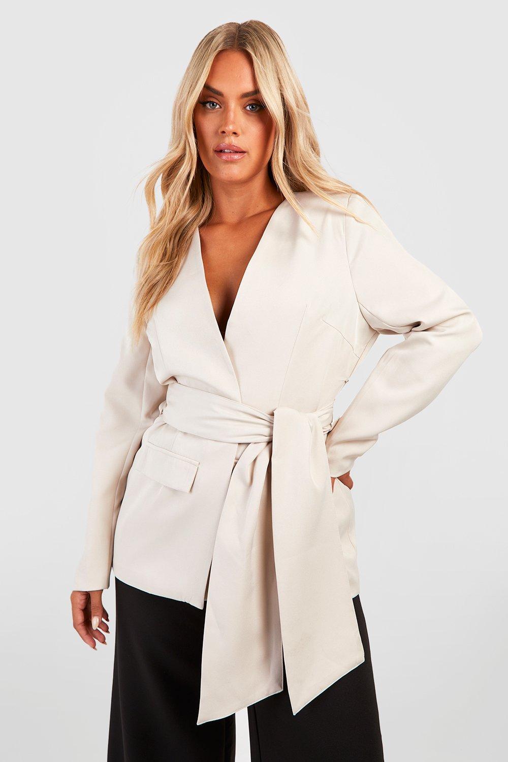 Boohoo Plus Geweven Blazer Met Ceintuur En Zakken, Cream