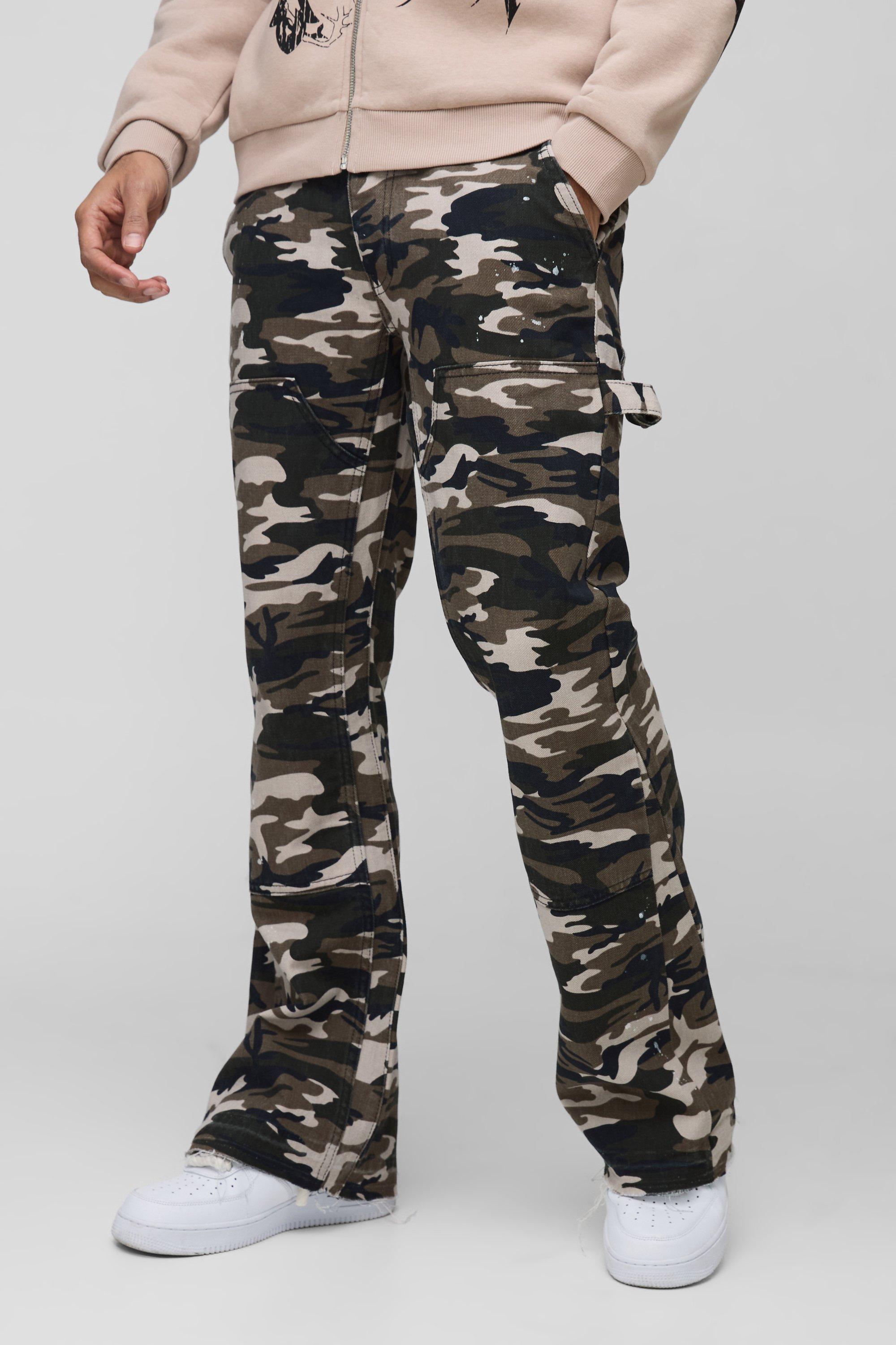 Boohoo Flared Camouflage Print Jeans Met Onbewerkte Zoom, Gusset Detail En Wijd Uitlopende Pijpen, Khaki