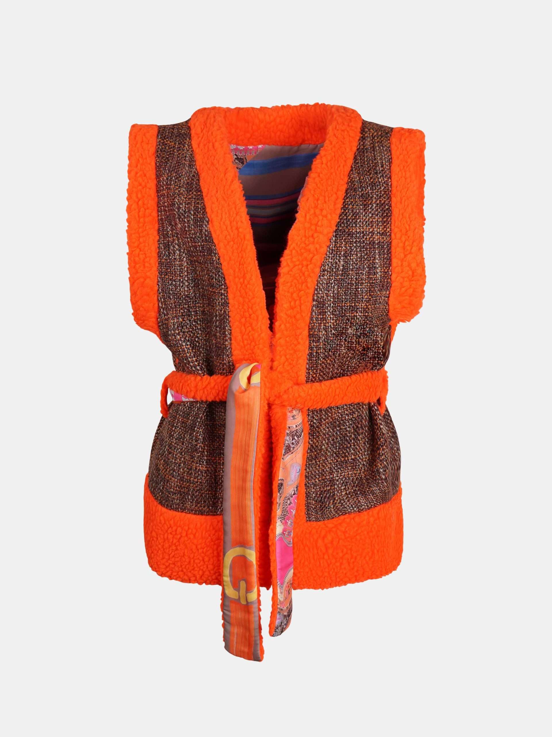 Mucho Gusto Tweezijdig draagbaar oranje tweed en teddy gilet met multicolor riemen en paisleyprint