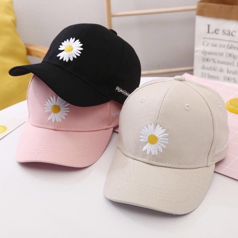 91141024MA7XA23D53 Mode Baseball Cap voor Vrouwen Unisex's kleine Daisy Borduurwerk Hoed Katoen Zachte Top Caps Casual Snapback Hoeden Quan Zhilong GD hetzelfde
