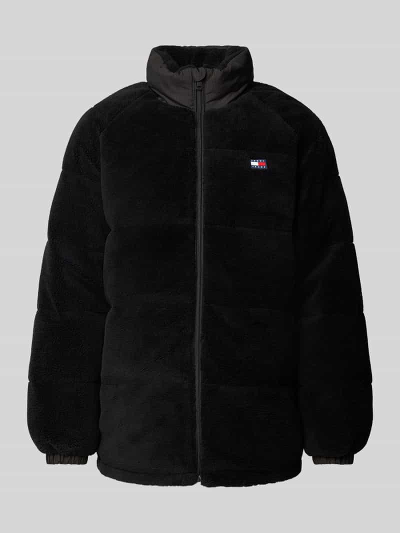 TOMMY JEANS Fleecejack TJM POLY TEDDY PUFFER EXT geborduurd merkembleem op borsthoogte