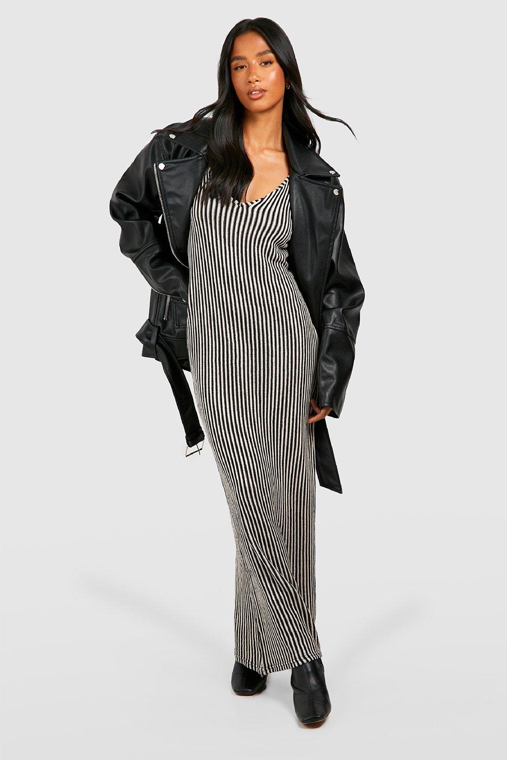 Boohoo Petite Monochrome Geribbelde Maxi Jurk Met Hals Inkeping, Natural