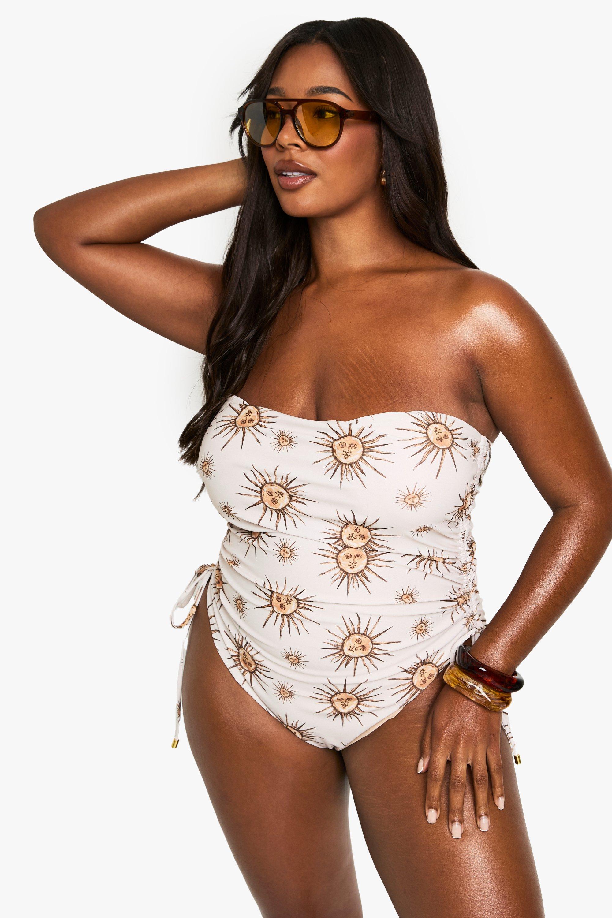 Boohoo Plus Geplooid Bandeau Badpak Met Maan En Opdruk, Beige