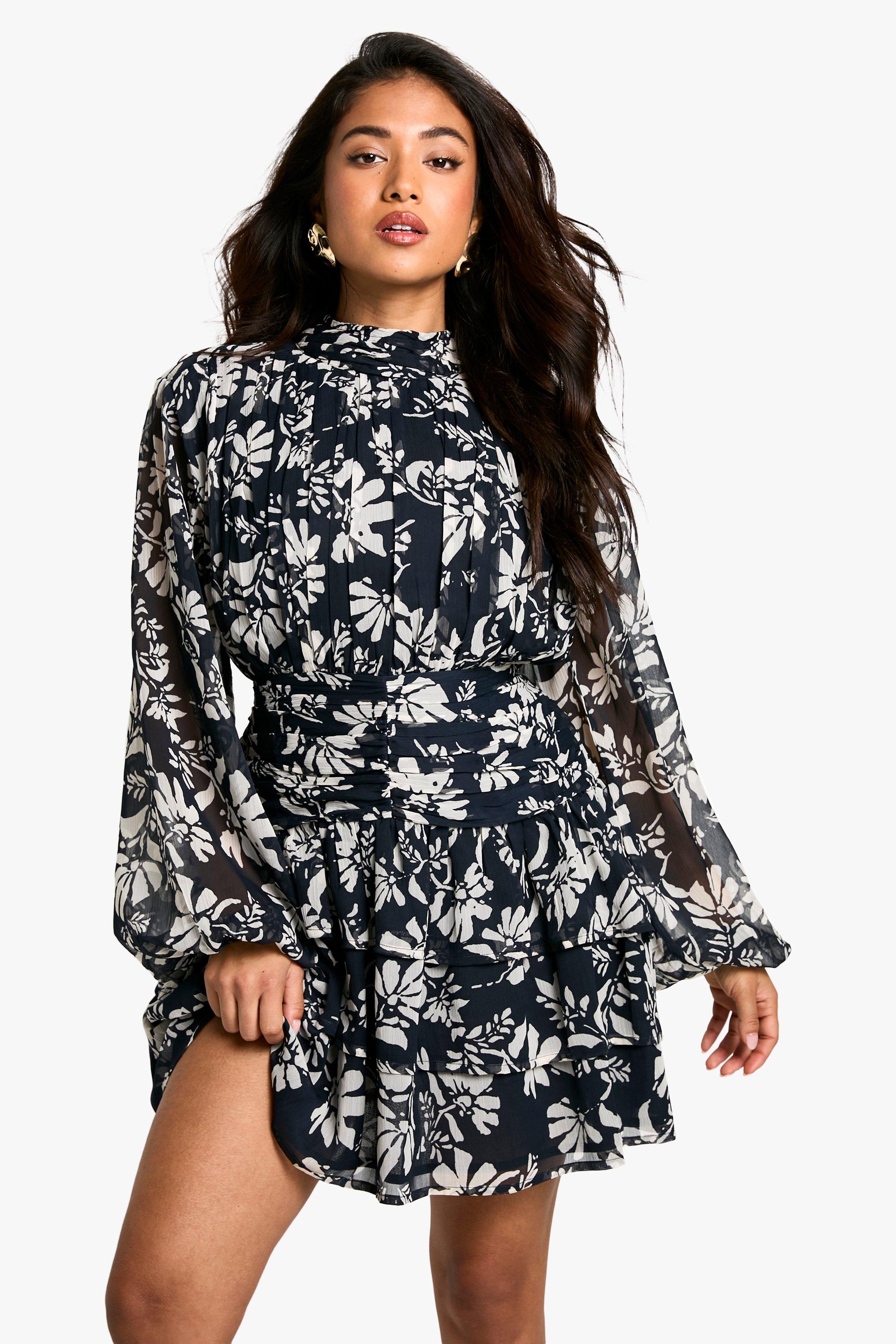Boohoo Petite Monochrome Bloemen Skater Jurk Met Hoge Hals, Blackwhite