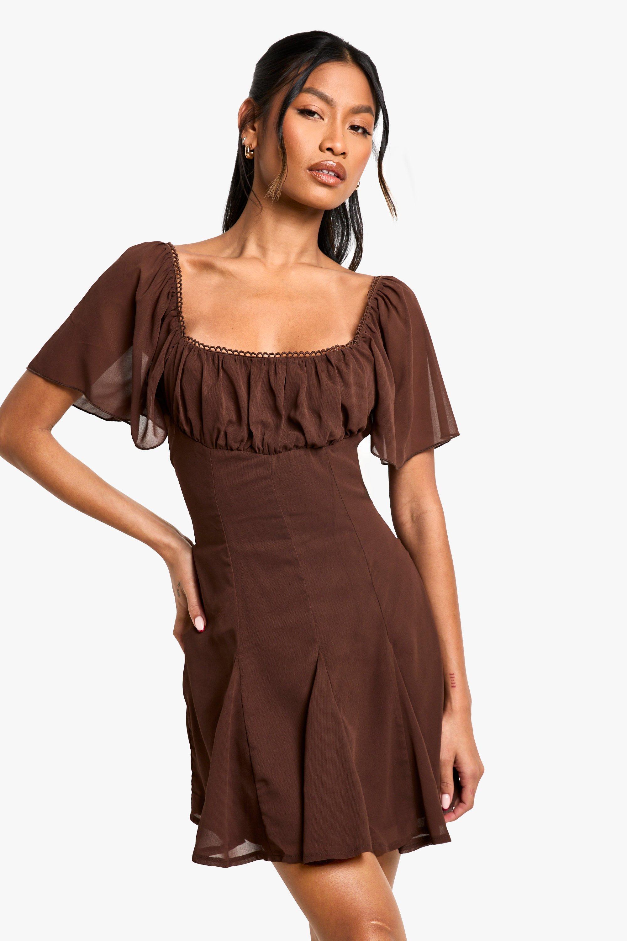 Boohoo Chiffon Melkmeisjes Mini Jurk Met Godet Zoom, Chocolate
