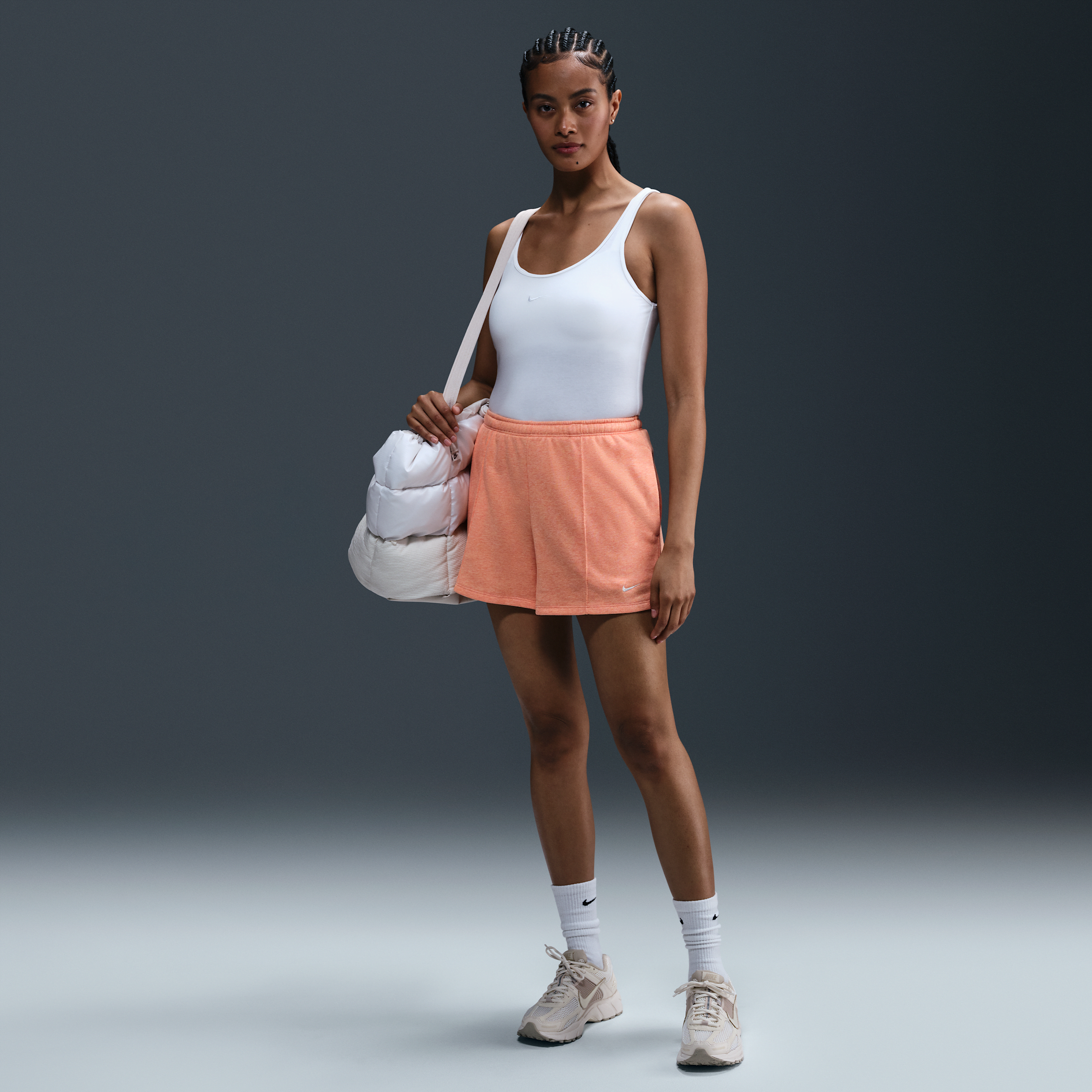 Nike Sportswear Chill Terry shorts van sweatstof met halfhoge taille voor dames (10 cm) - Oranje