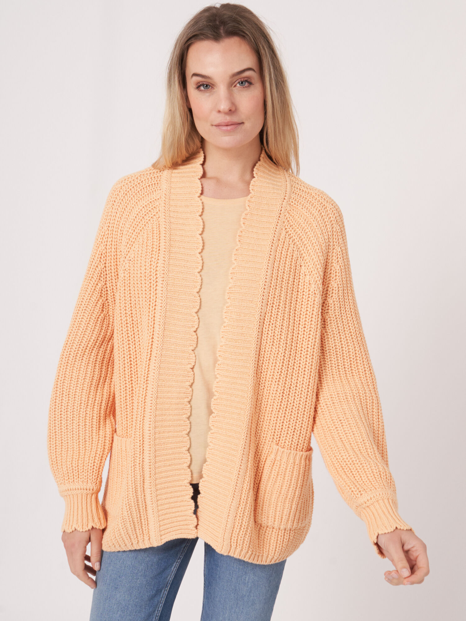REPEAT cashmere Grof gebreid vest met golvend detail