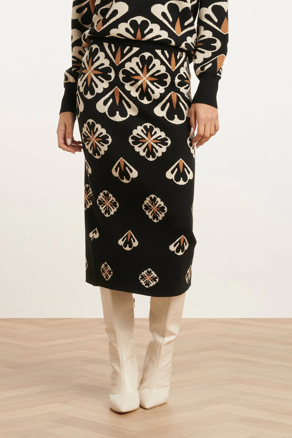 Smashed Lemon 24778 e gebreide rok met grafische bloemenprint |