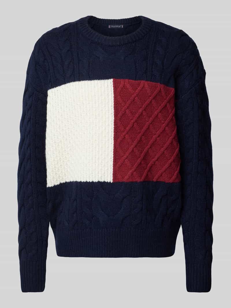 Tommy Hilfiger Trui met ronde hals CABLE FLAG SWEATER met colorblocking-ontwerp aan de voorkant