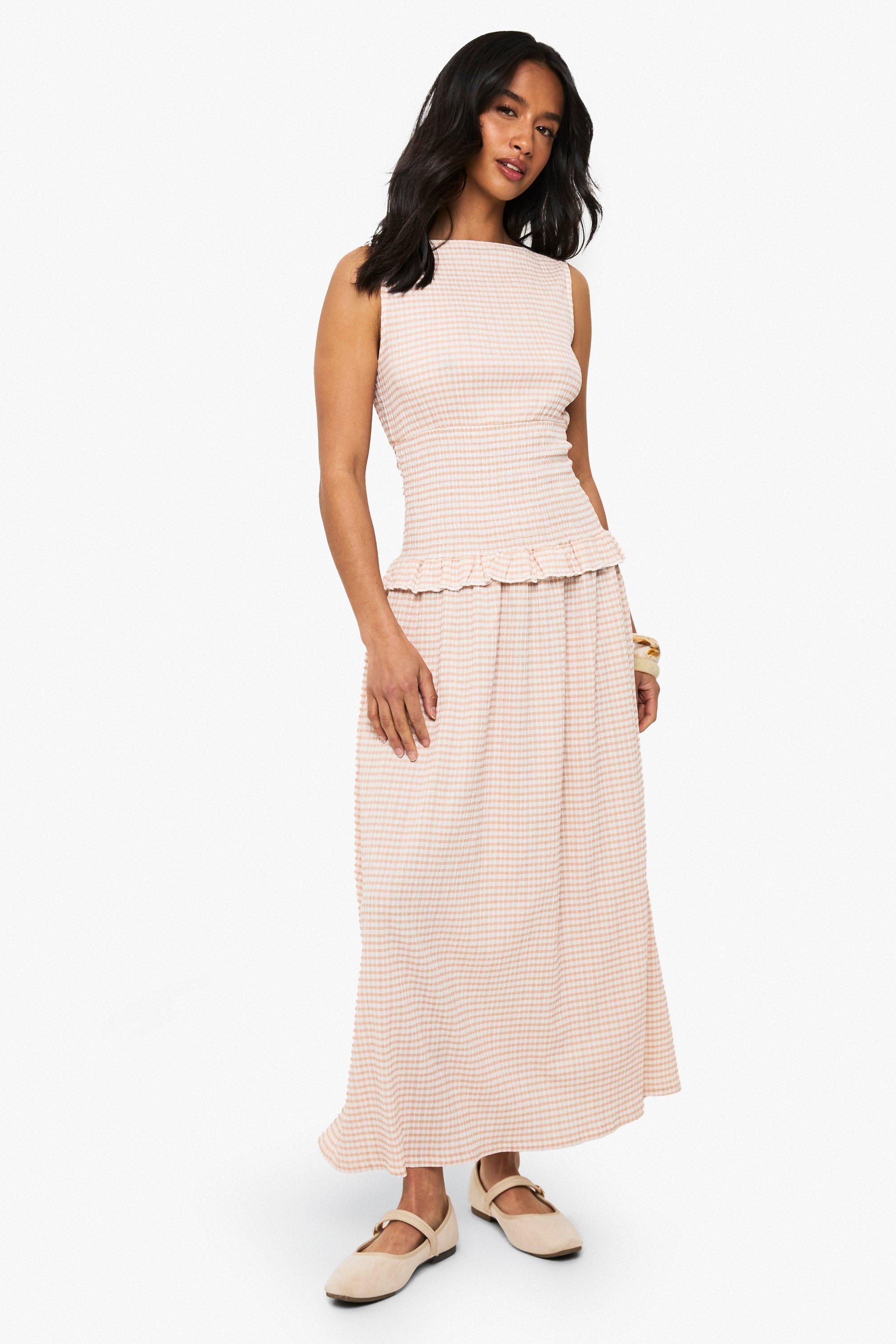 Boohoo Petite Gingham Maxi Jurk Met Textuur En Geplooide Taille, Stone