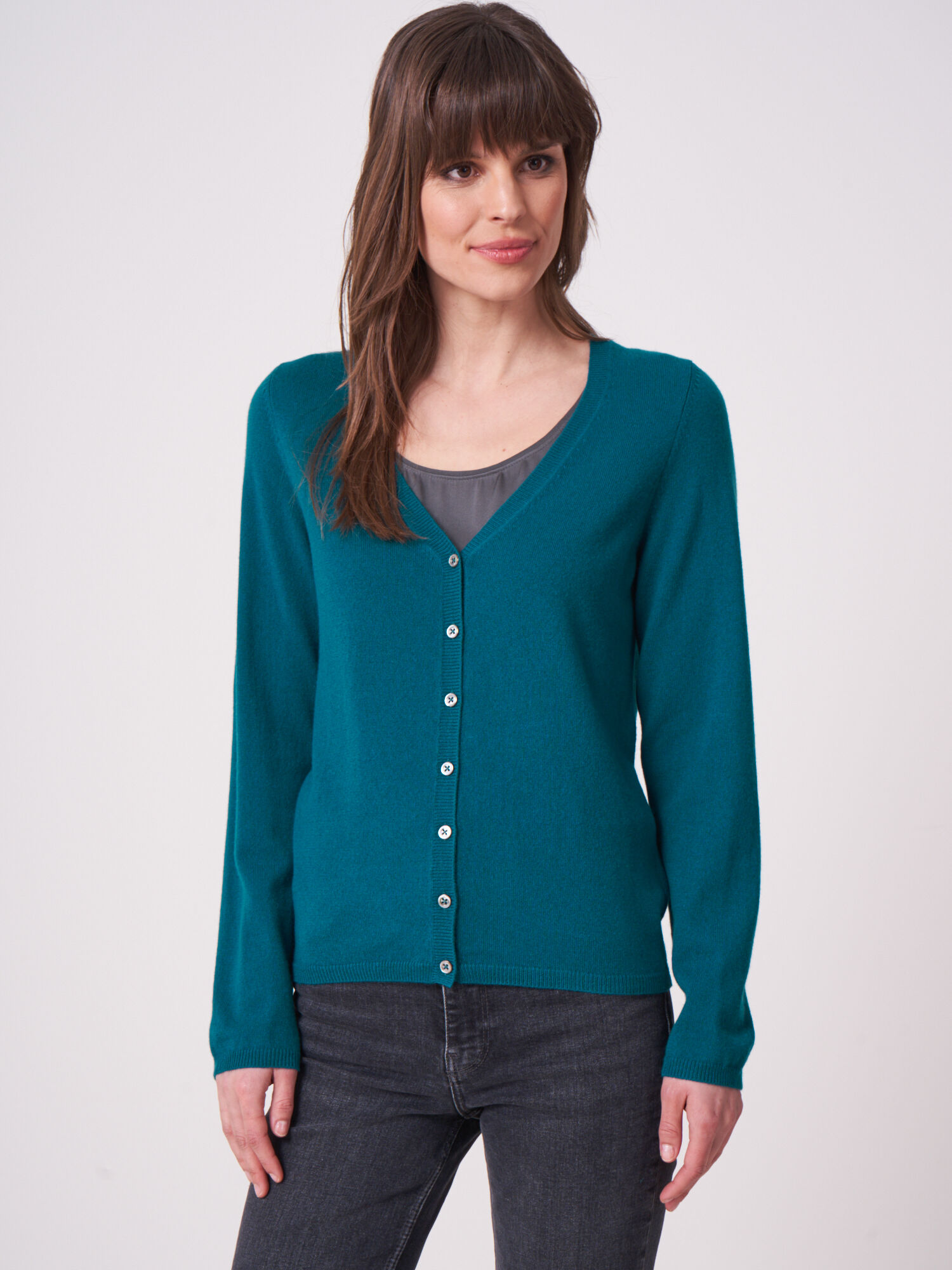 REPEAT cashmere Basic fijngebreid vest met V-hals van biologisch cashmere
